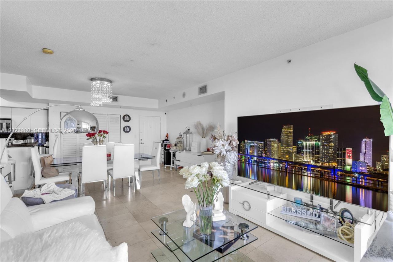 5077 NW 7th St , Unit 517, Miami, FL 33126 Photo