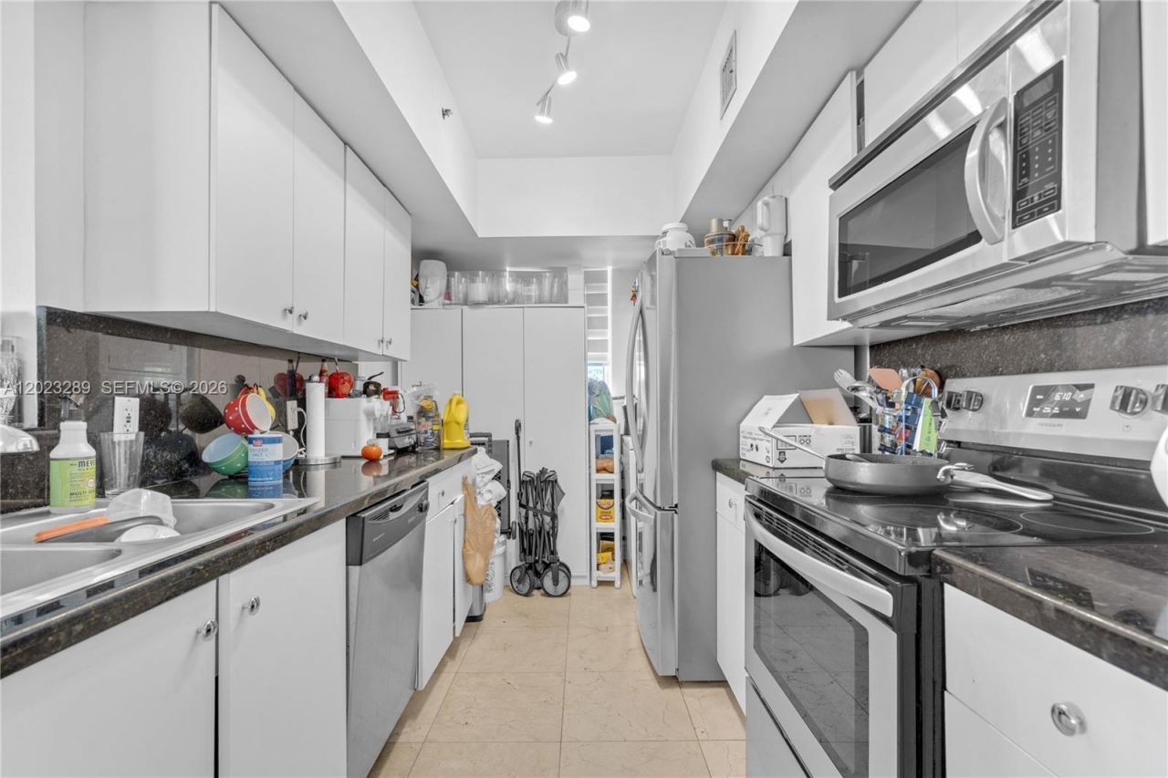5077 NW 7th St , Unit 517, Miami, FL 33126 Photo
