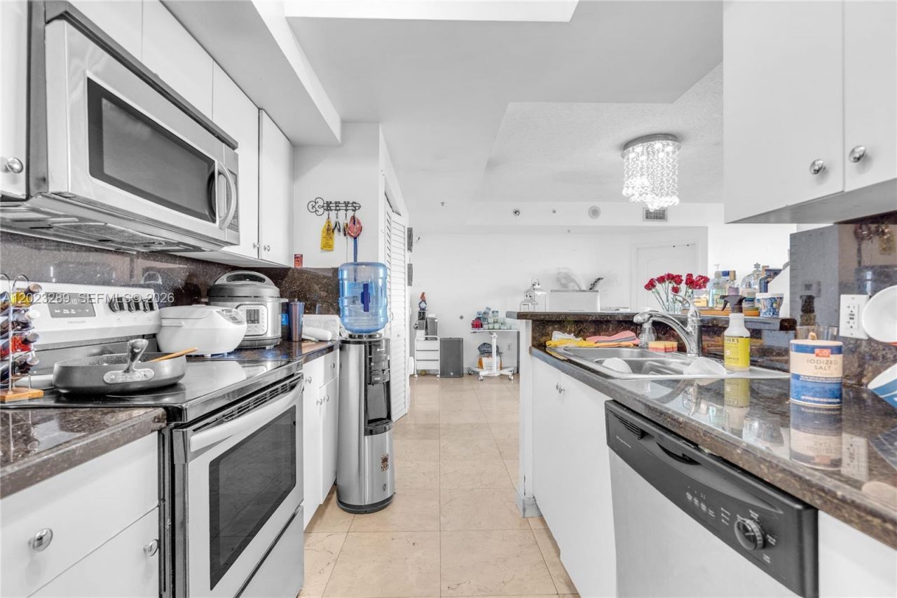 5077 NW 7th St , Unit 517, Miami, FL 33126 Photo