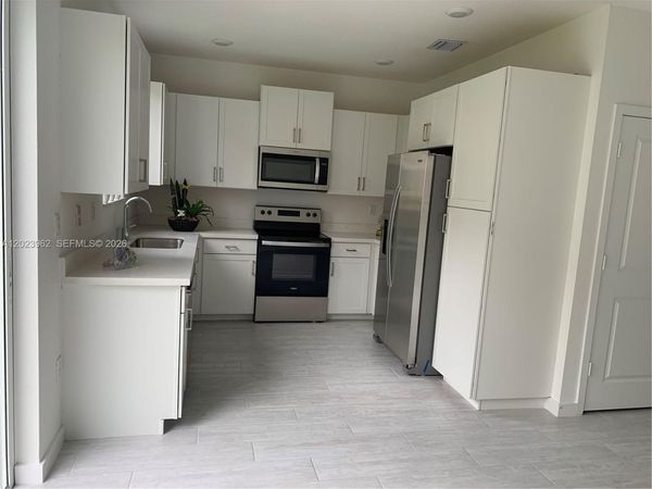 1068 SE 24th Ave , Homestead, FL 33035