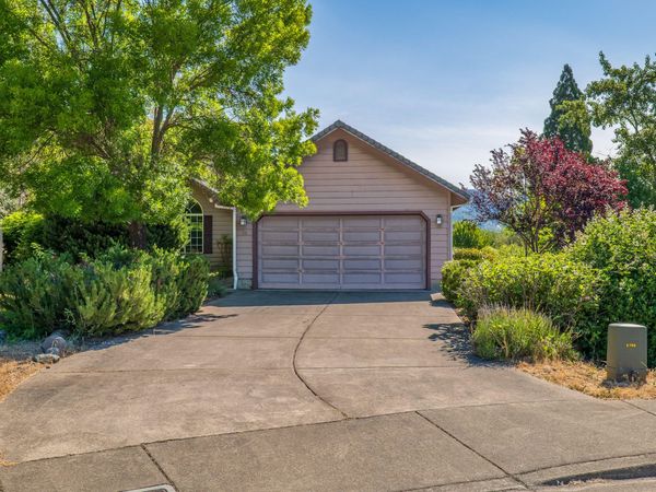 23 SW Leonard Street, Grants Pass, OR 97526