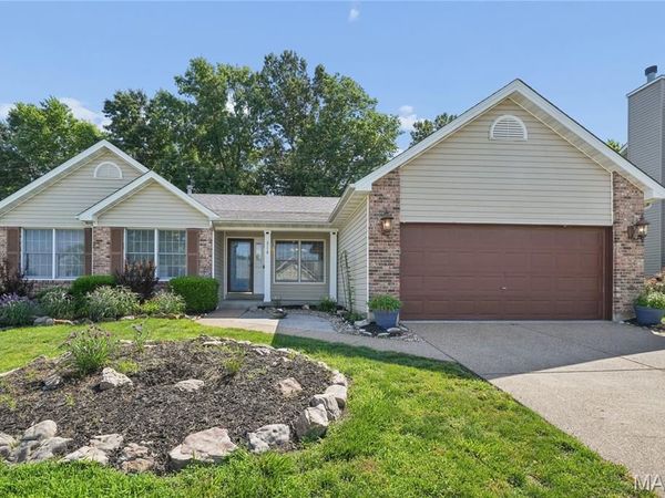 814 Emerald Place Drive, St Charles, MO 63304