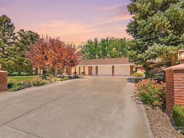 3237 Woodridge Dr, Twin Falls, ID 83301
