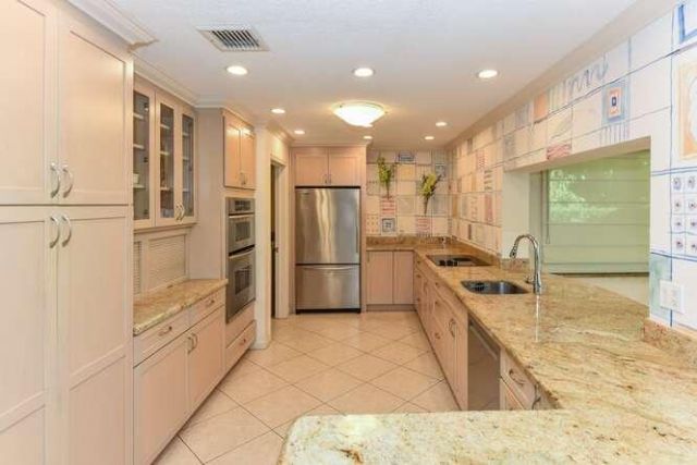 437 French Royale Circle, Atlantis, FL 33462 Photo