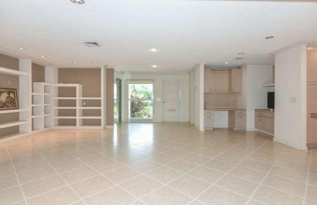 437 French Royale Circle, Atlantis, FL 33462 Photo