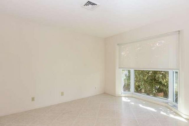 437 French Royale Circle, Atlantis, FL 33462 Photo