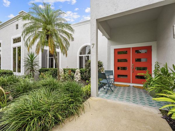 7 Worth Court, Sewalls Point, FL 34996
