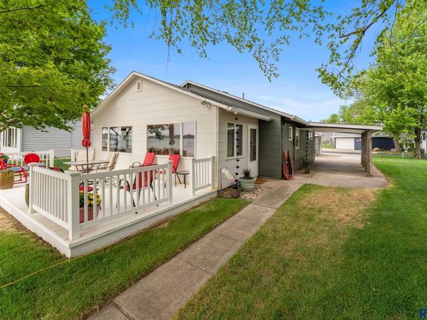 6630 Peninsula Pt, Wentworth, SD 57075