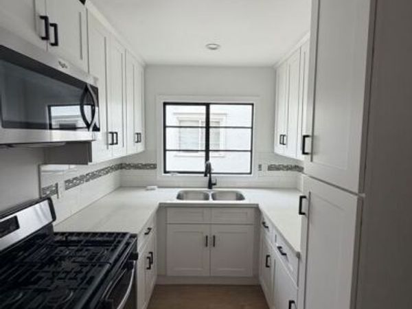 8730 Holloway Drive, West Hollywood, CA 90069