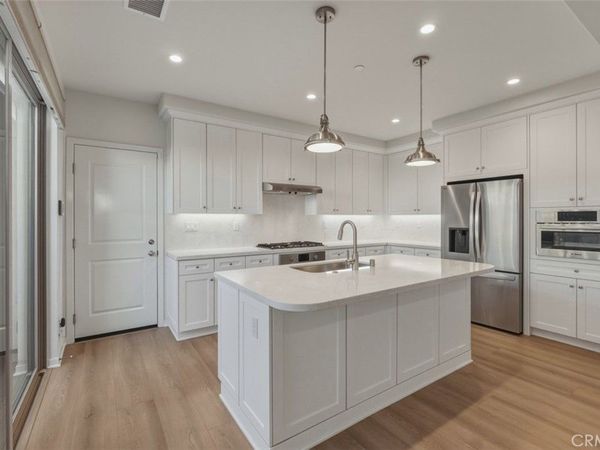 128 Newburry, Irvine, CA 92618