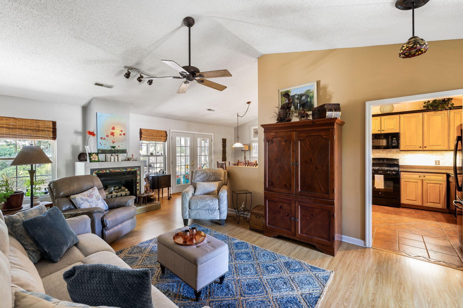 1182 Redbud Court Photo 4
