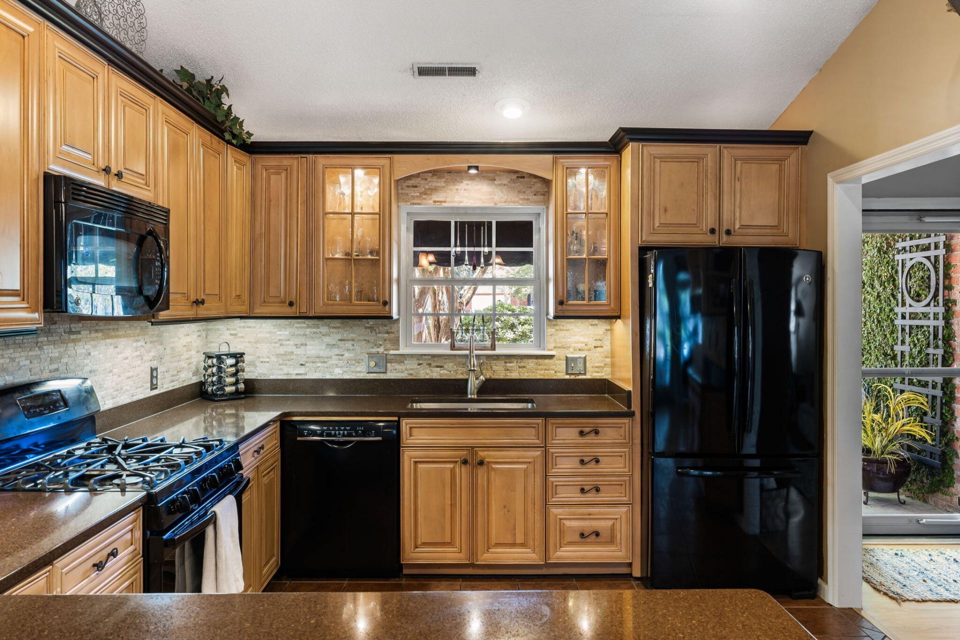 1182 Redbud Court Photo 7