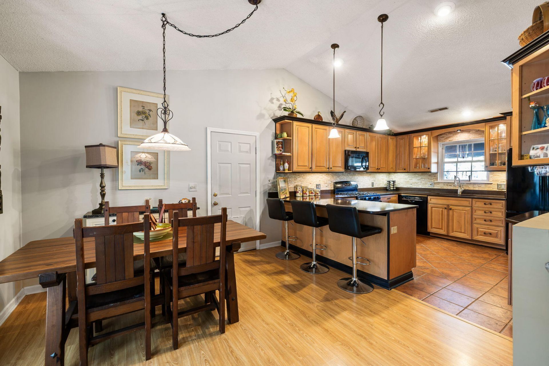 1182 Redbud Court Photo 8