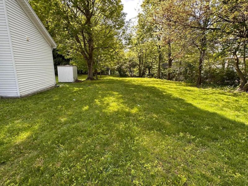 221 N Hayes Street , Bellefontaine, OH 43311 Photo 17
