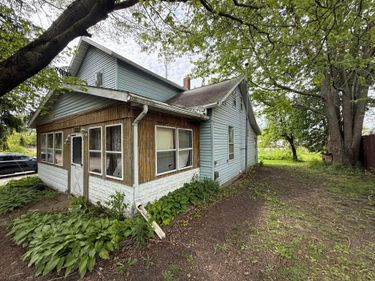 809 E Bucyrus Street, Crestline, OH 44827