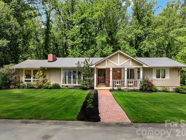 711 Oak Terrace Lane, Hendersonville, NC 28791