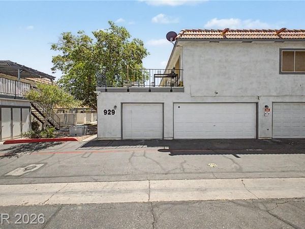 929 Willow Tree Drive, Unit D, Las Vegas, NV 89128