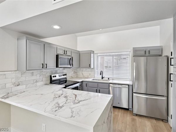 8913 Antioch Way , Las Vegas, NV 89117