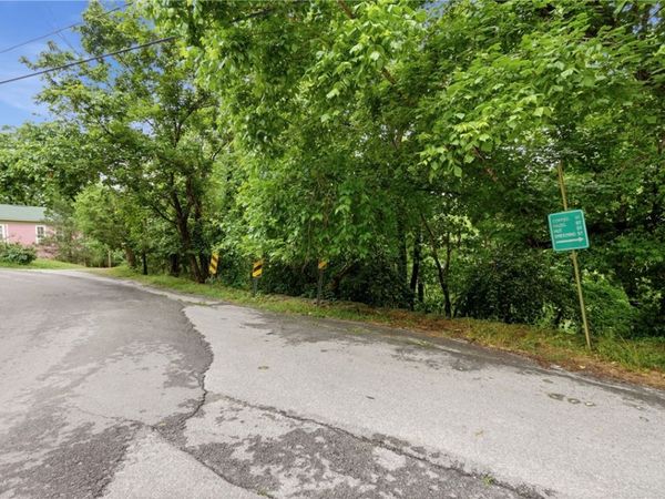 Hale Street , Eureka Springs, AR 72632