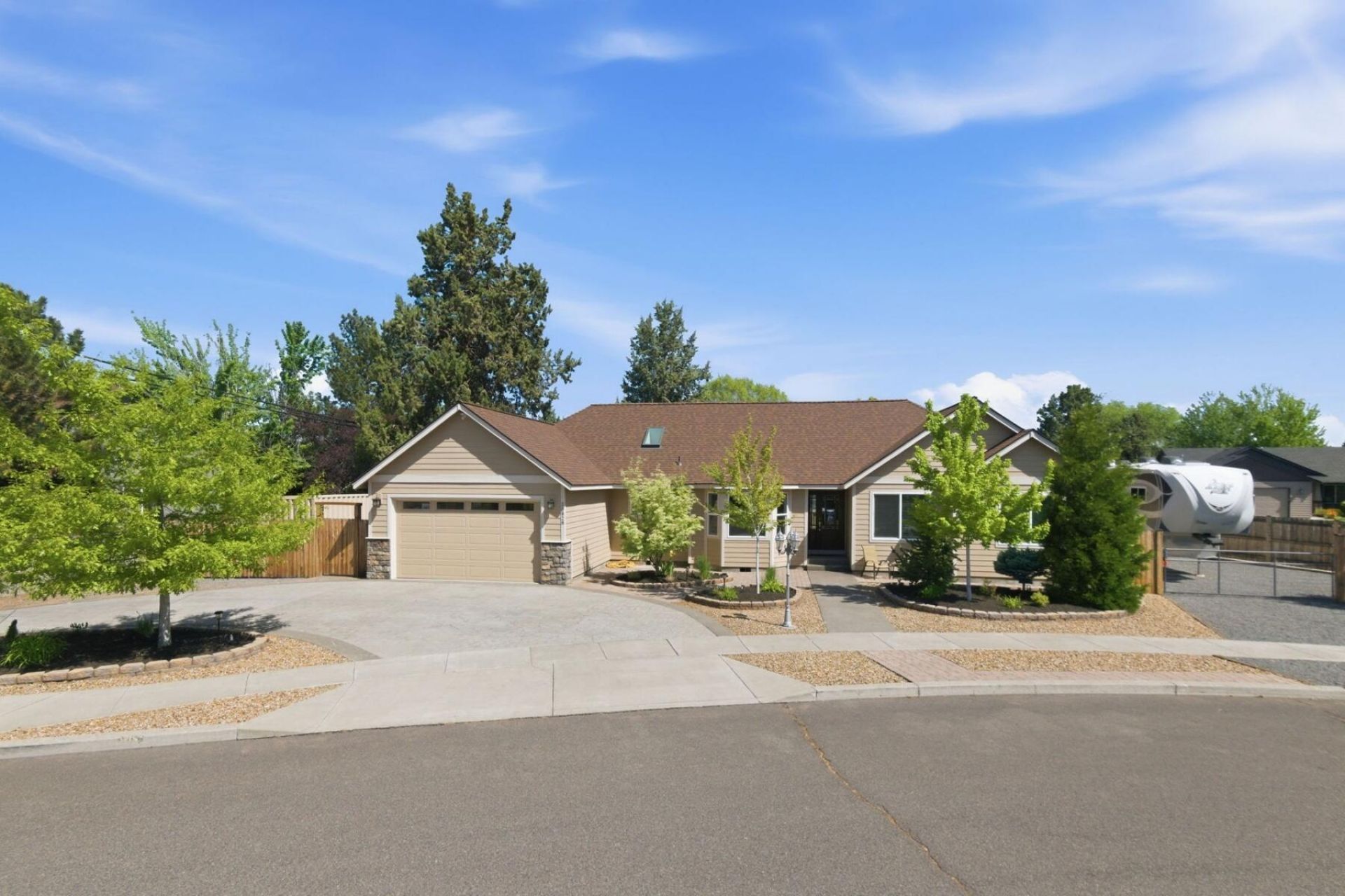 20828 Cassin Drive, Bend, OR 97701 Main Photo