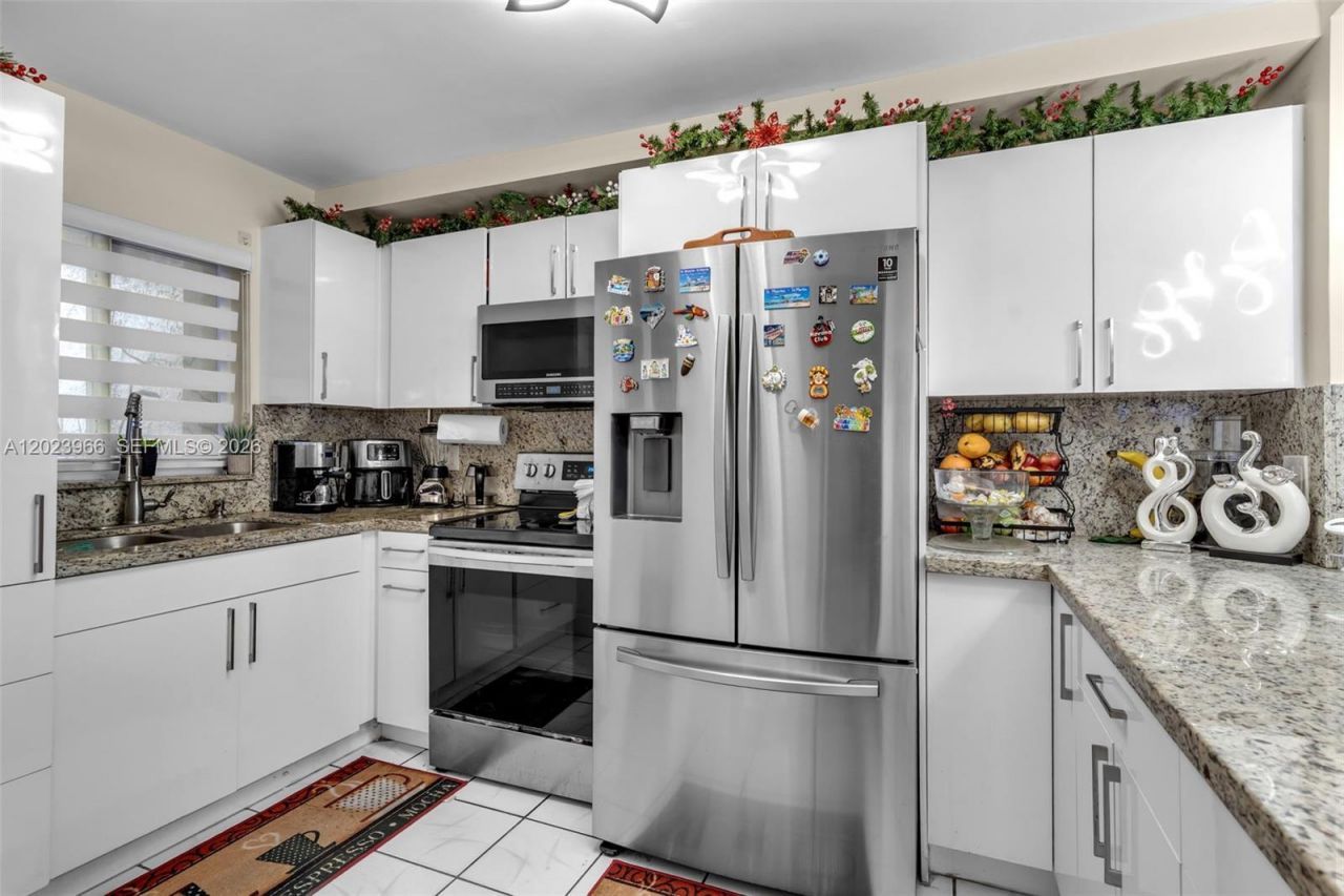 3770 W 8th Ln , Unit 27, Hialeah, FL 33012 Photo