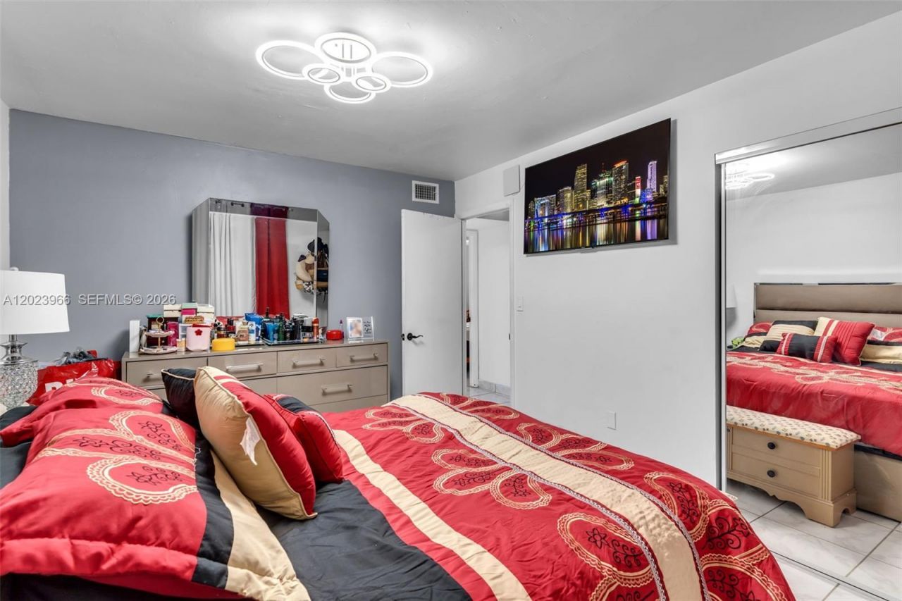 3770 W 8th Ln , Unit 27, Hialeah, FL 33012 Photo