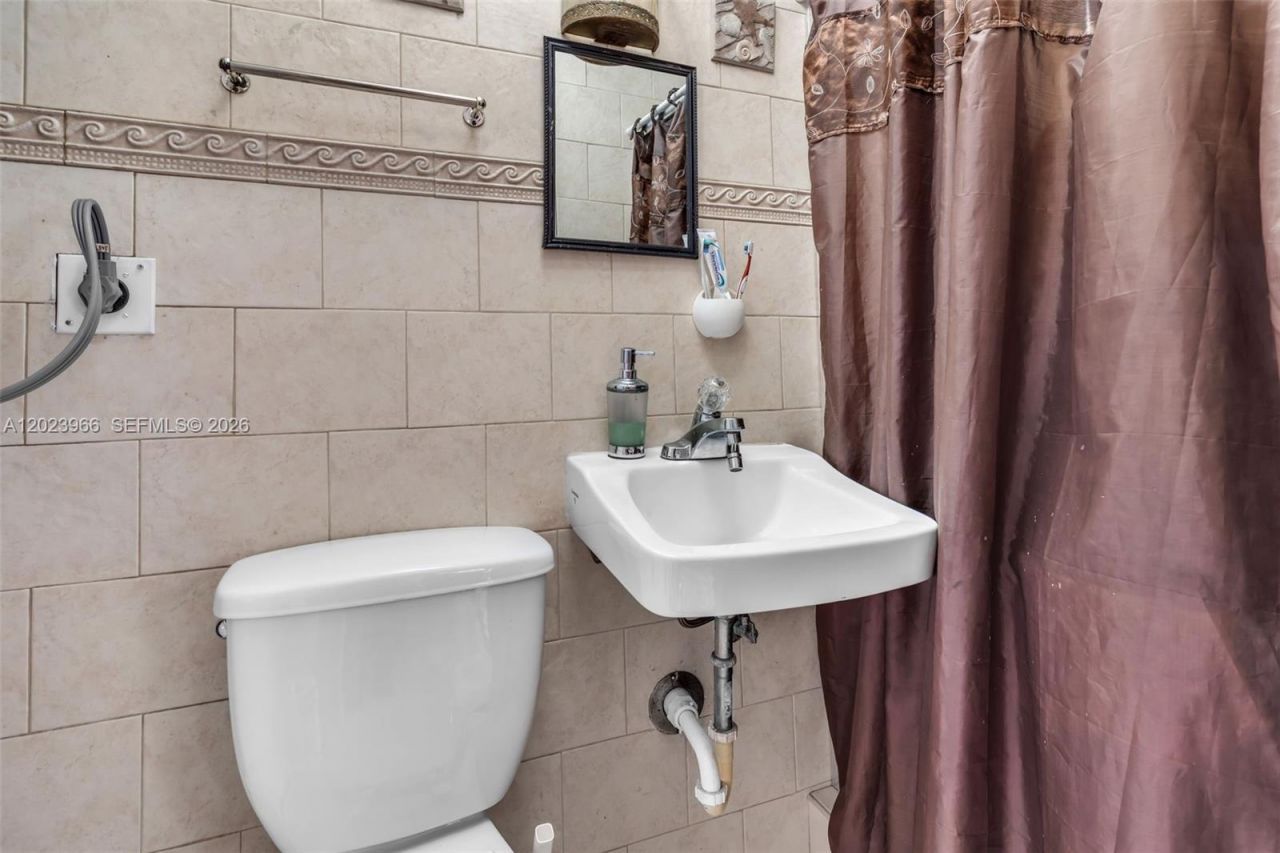 3770 W 8th Ln , Unit 27, Hialeah, FL 33012 Photo