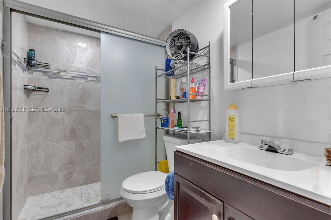 3770 W 8th Ln , Unit 27, Hialeah, FL 33012 Photo