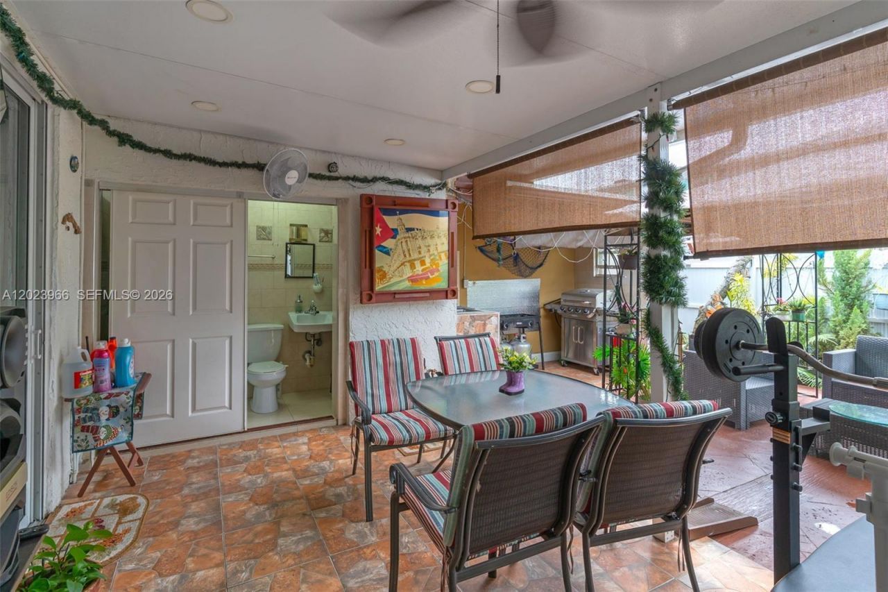 3770 W 8th Ln , Unit 27, Hialeah, FL 33012 Photo