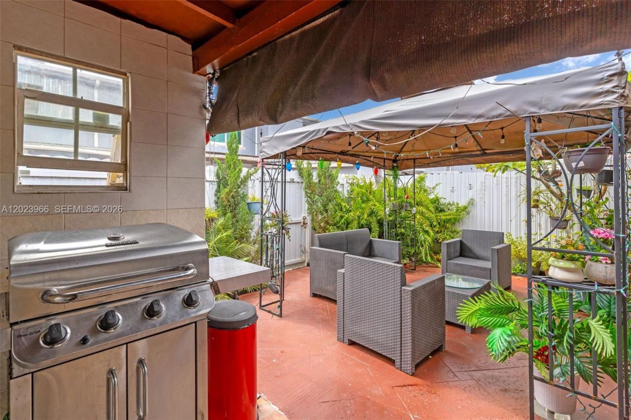 3770 W 8th Ln , Unit 27, Hialeah, FL 33012 Photo