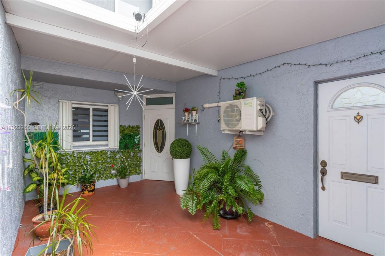 3770 W 8th Ln , Unit 27, Hialeah, FL 33012 Photo