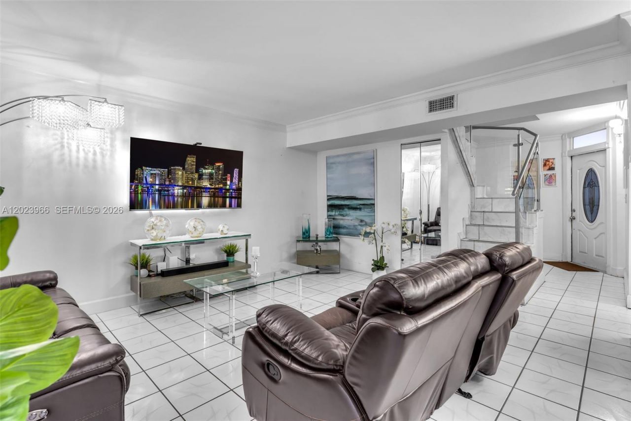3770 W 8th Ln , Unit 27, Hialeah, FL 33012 Photo