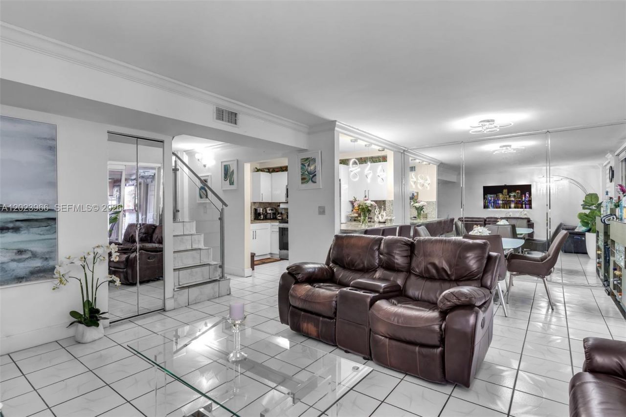 3770 W 8th Ln , Unit 27, Hialeah, FL 33012 Photo