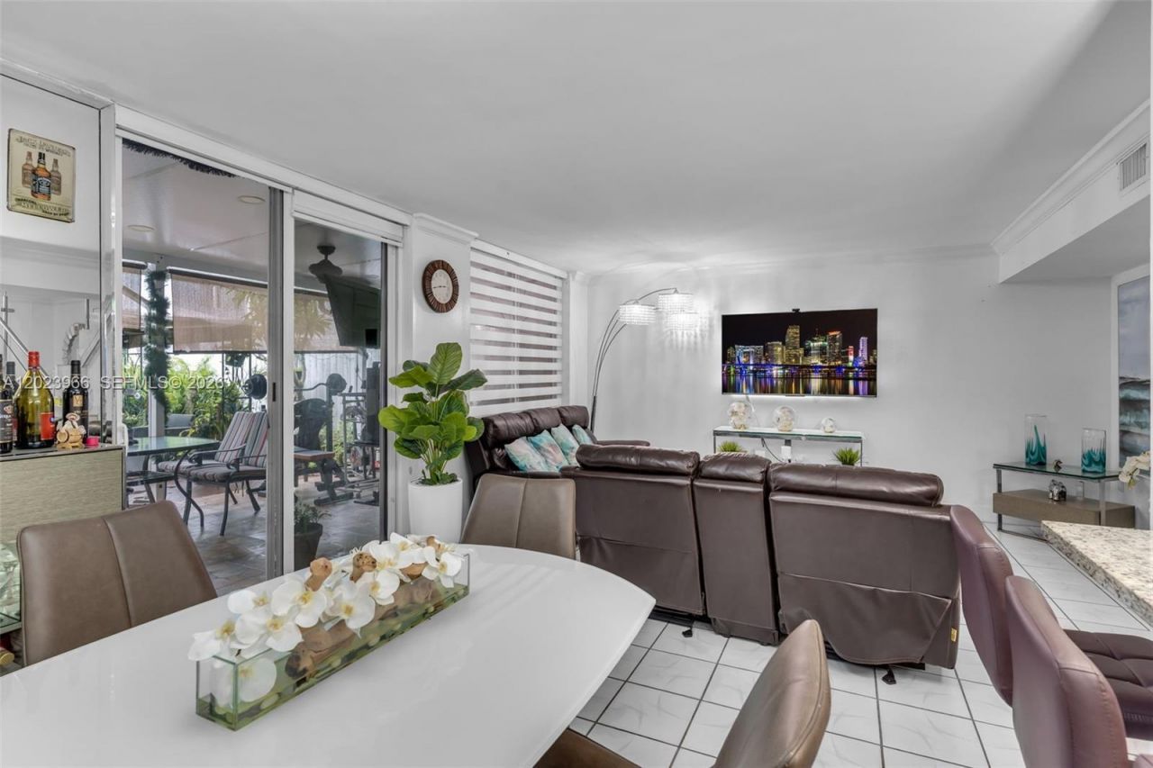 3770 W 8th Ln , Unit 27, Hialeah, FL 33012 Photo