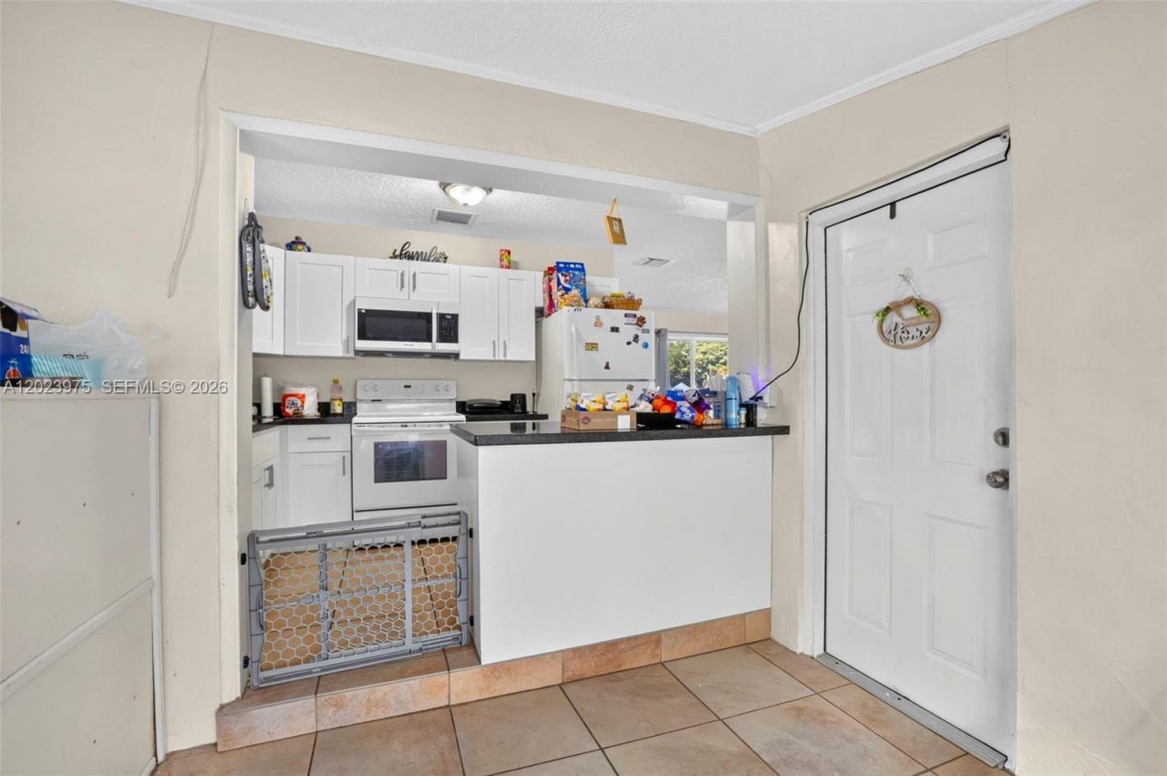 1524 NW 12th Ter, Fort Lauderdale, FL 33311 Photo