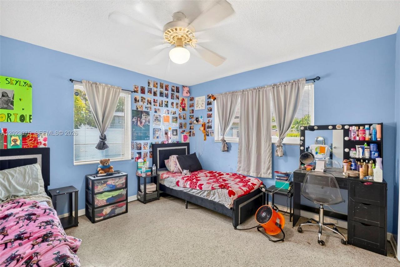 1524 NW 12th Ter, Fort Lauderdale, FL 33311 Photo