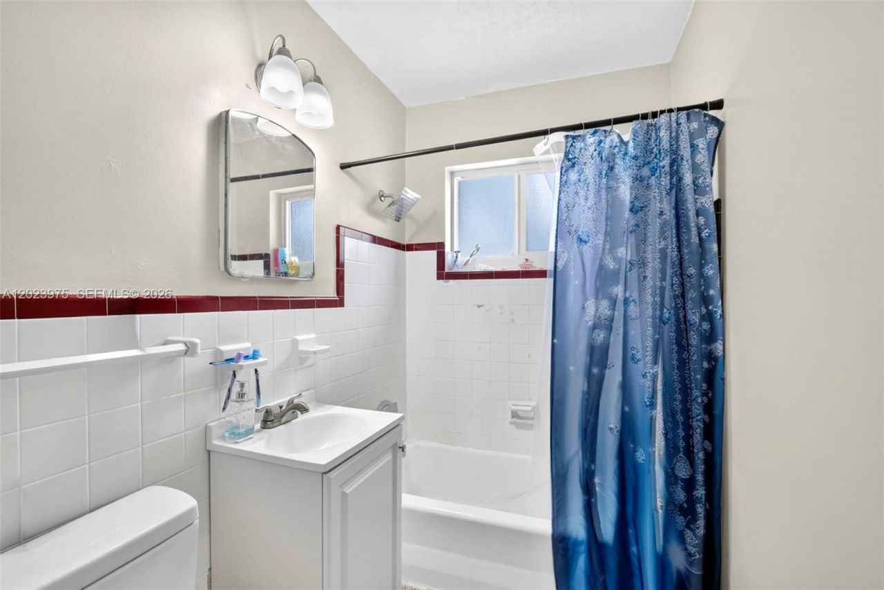 1524 NW 12th Ter, Fort Lauderdale, FL 33311 Photo