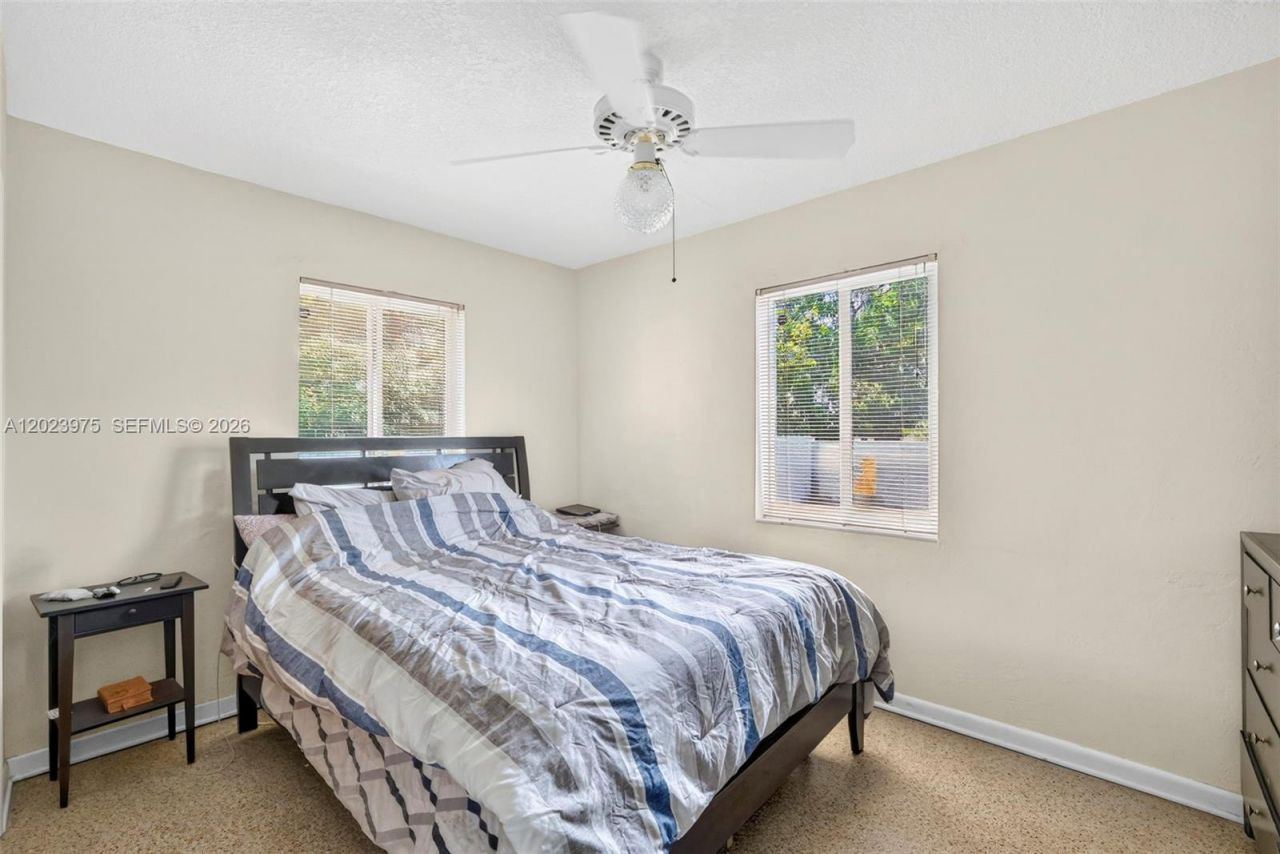 1524 NW 12th Ter, Fort Lauderdale, FL 33311 Photo