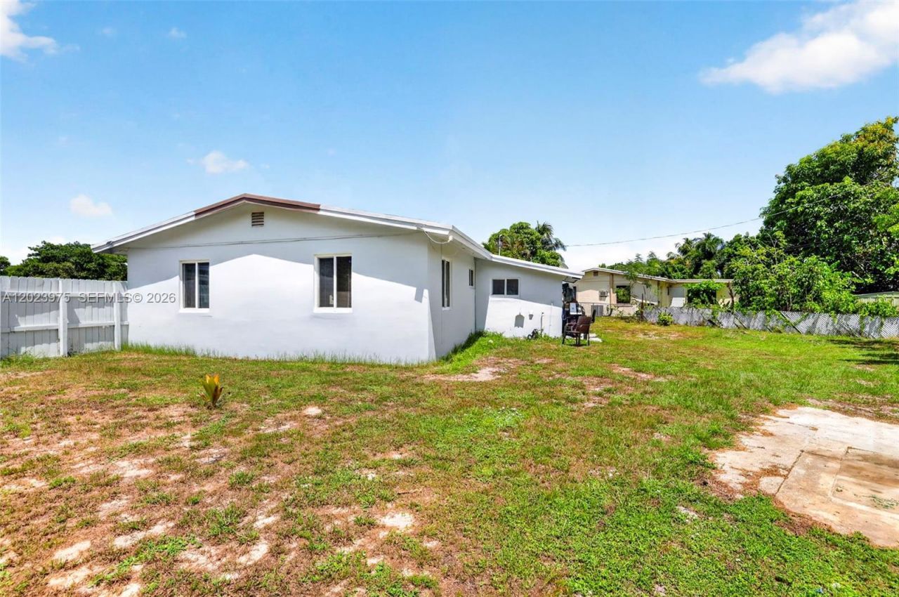 1524 NW 12th Ter, Fort Lauderdale, FL 33311 Photo