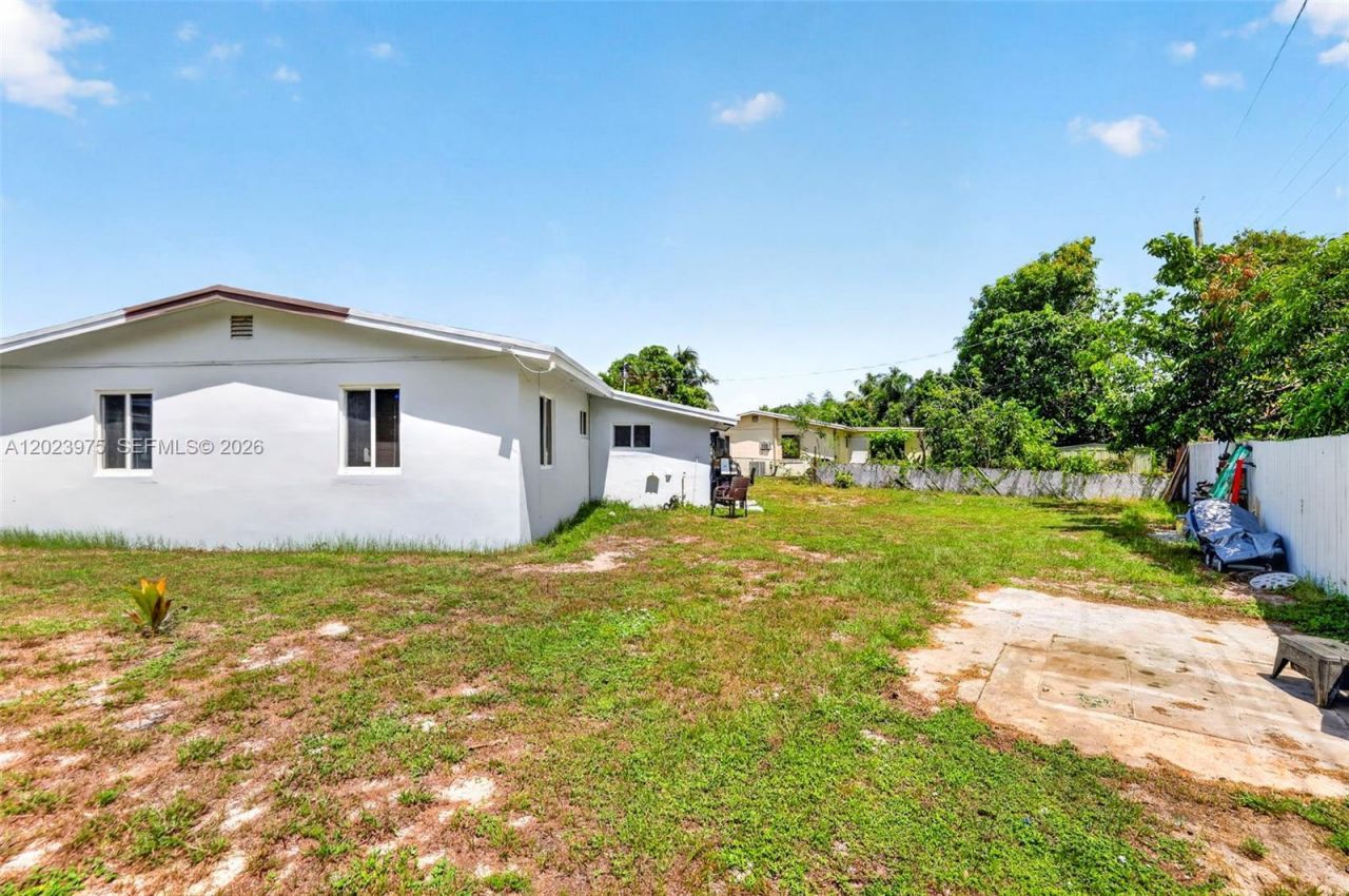 1524 NW 12th Ter, Fort Lauderdale, FL 33311 Photo