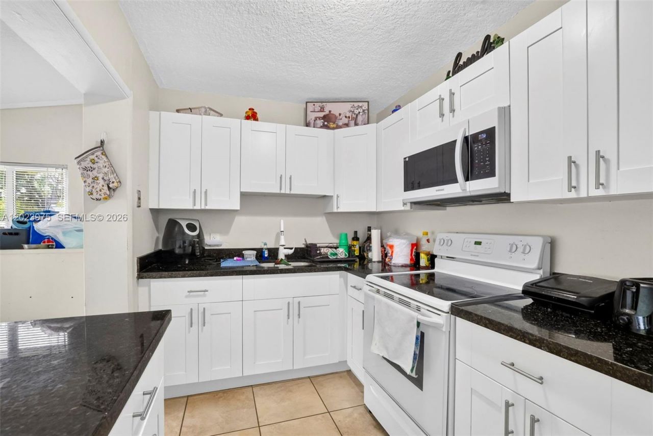 1524 NW 12th Ter, Fort Lauderdale, FL 33311 Photo