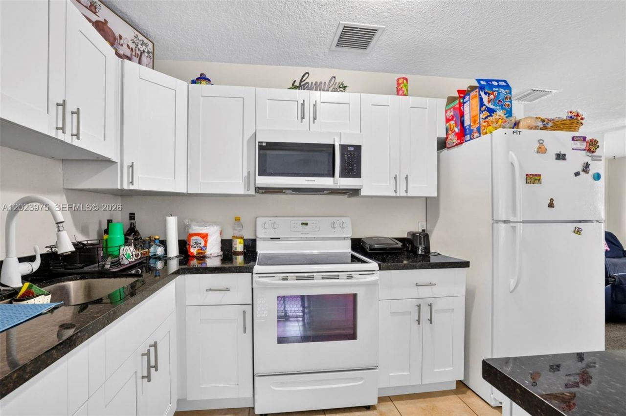 1524 NW 12th Ter, Fort Lauderdale, FL 33311 Photo