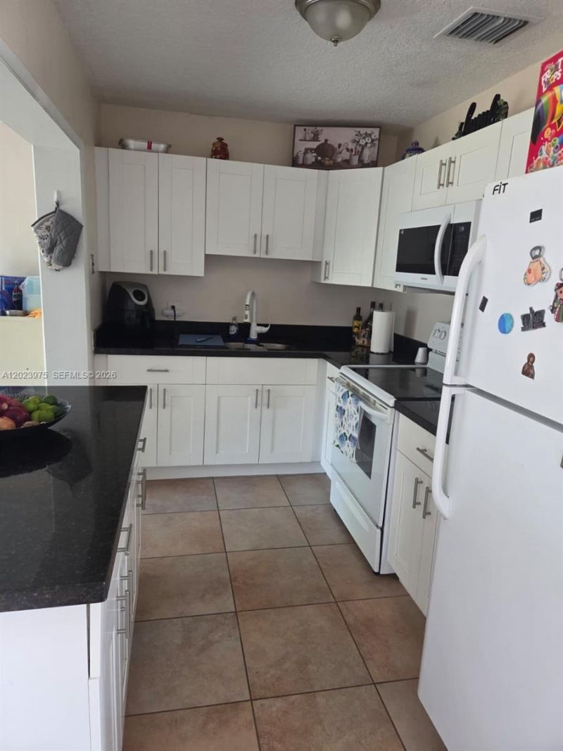 1524 NW 12th Ter, Fort Lauderdale, FL 33311 Photo