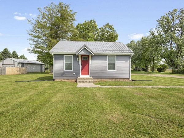 8951 E Chicago Road, New Carlisle, IN 46552