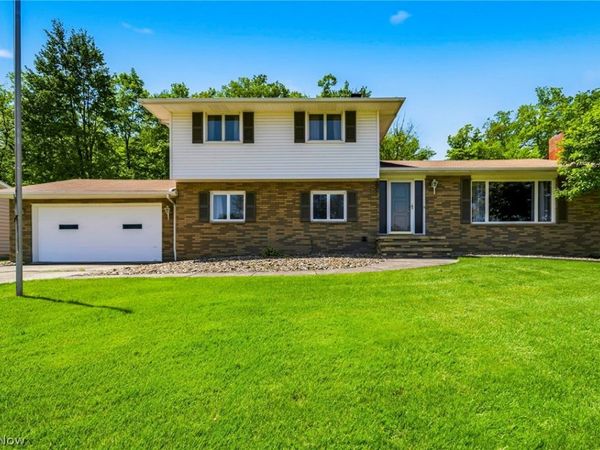 8074 Farview Oval , Brecksville, OH 44141