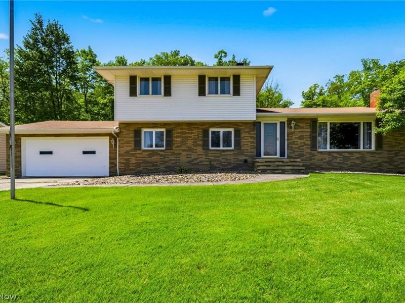 8074 Farview Oval , Brecksville, OH 44141 Photo 1