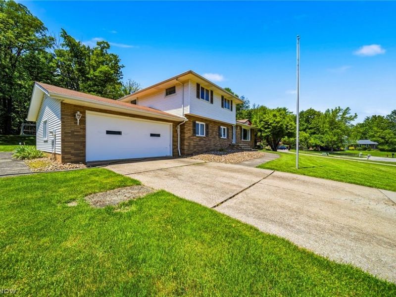 8074 Farview Oval , Brecksville, OH 44141 Photo 2