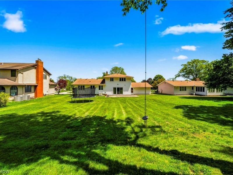 8074 Farview Oval , Brecksville, OH 44141 Photo 5