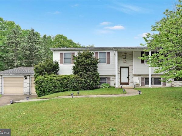 2001 CHESTNUT STREET , POTTSVILLE, PA 17901