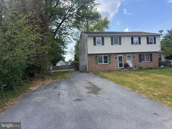 471 S MARKET AVENUE , MOUNT JOY, PA 17552